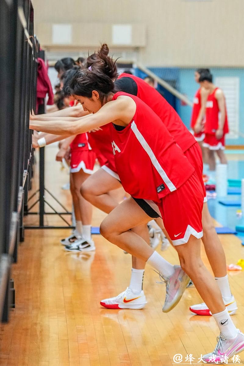 中国女篮新高度!212cm隔扣炸场+47%青训暴涨,能冲世界之巅吗? 中国女篮新高度!212cm隔扣炸场+47%青训暴涨,能冲世界之巅吗?